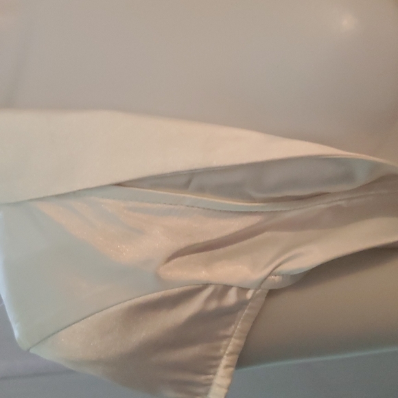 White satin shrug - Picture 2 of 6